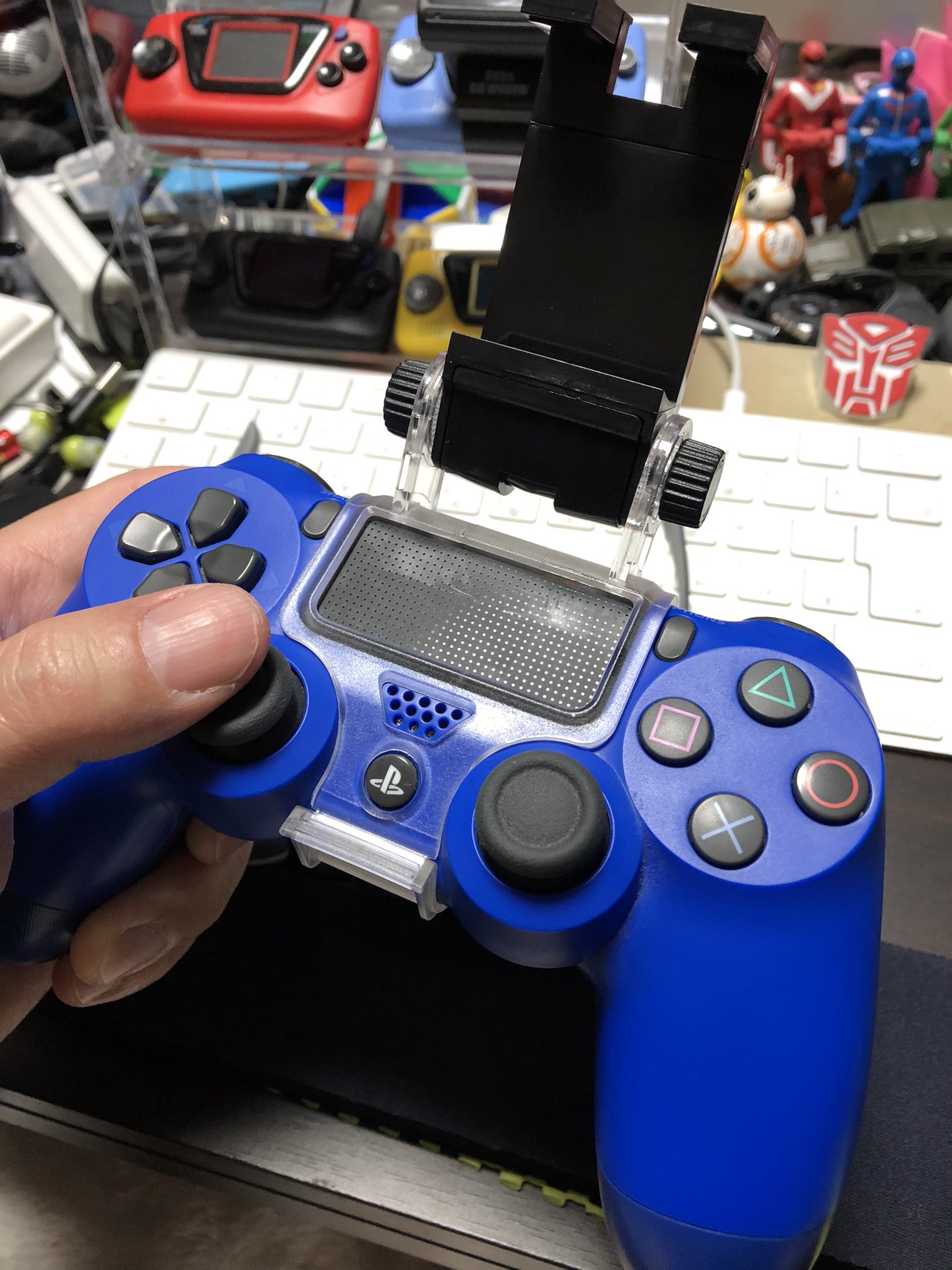 豆腐 東方不敗 セリアで購入したps4コントローラー用スマホホルダー 物はいいけど セットしたスマホが重すぎてプレイに支障が出る