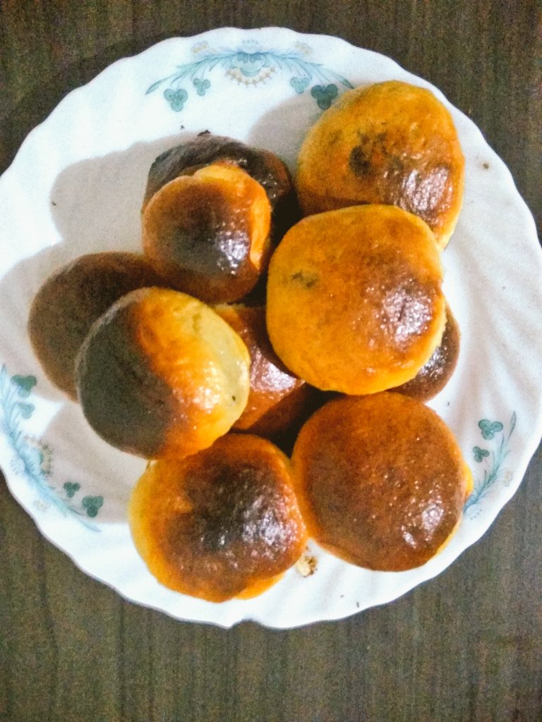 QonitRahmah's tweet photo. 01 Jan 2021, gosong tp manis😋

Pake resepnya kak Luvita Ho yg soft milk bun https://t.co/vXItt37tMk