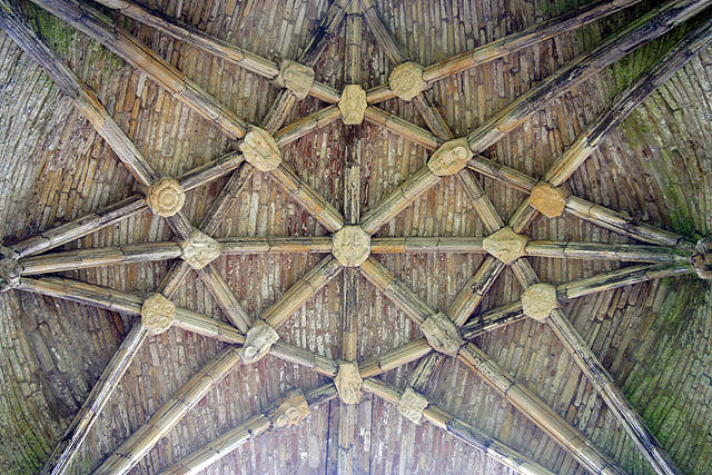 Round 1, Bracket K! Melrose Abbey vs Abaty TyndyrnMelrose Abbey is the burial place of the heart of Robert the Bruce. Not the rest of him, just his heart. It was re-discovered and reburied in 1998.