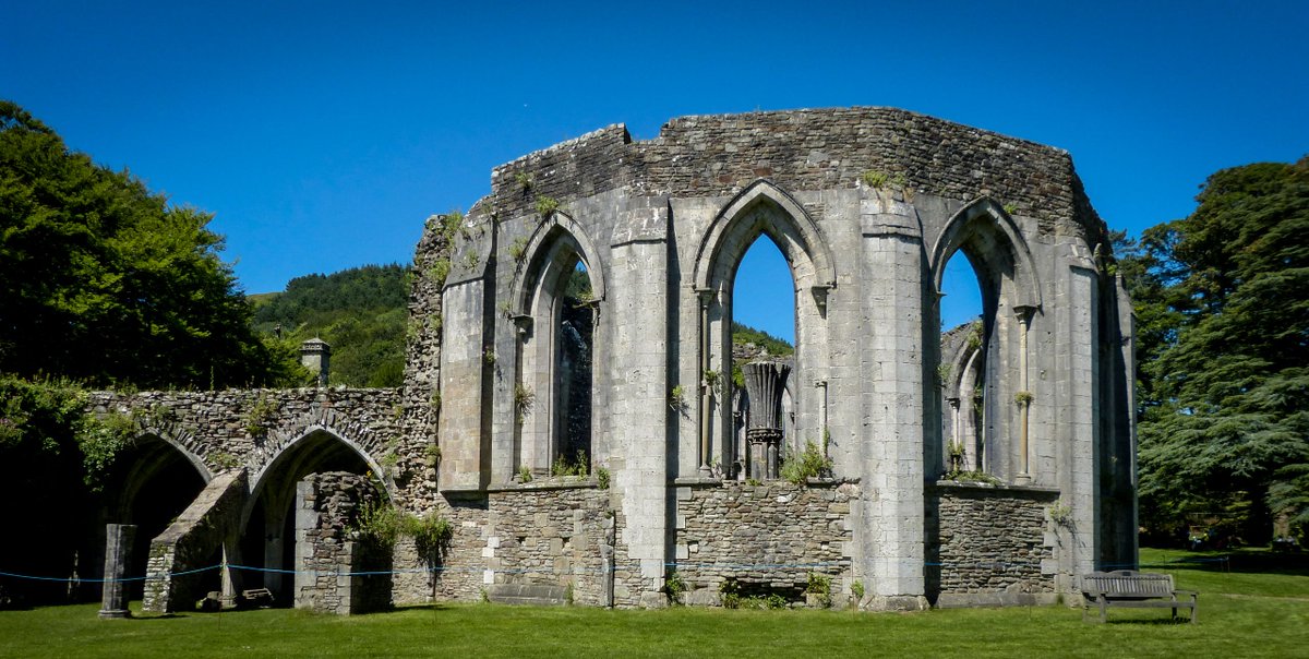 Round 1, Bracket L!Abaty Margam vs Llanthony PrioryWhen Margam was dissolved, the nave of the abbey was enclosed independently and survives to this day as a parish church.