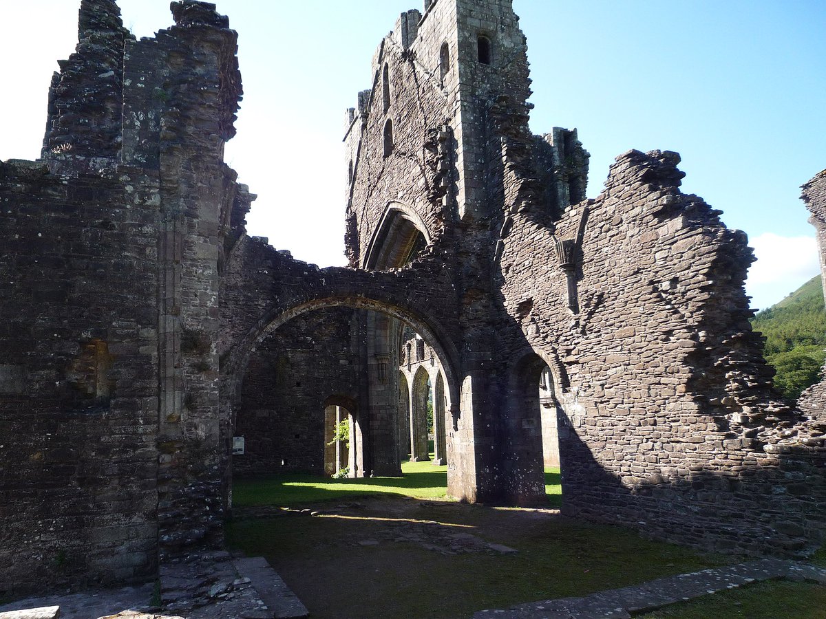 Round 1, Bracket L!Abaty Margam vs Llanthony PrioryThe ruins of Llanthony Priory were owned for many years by a Regency poet and it was exactly as dramatic as you would expect.