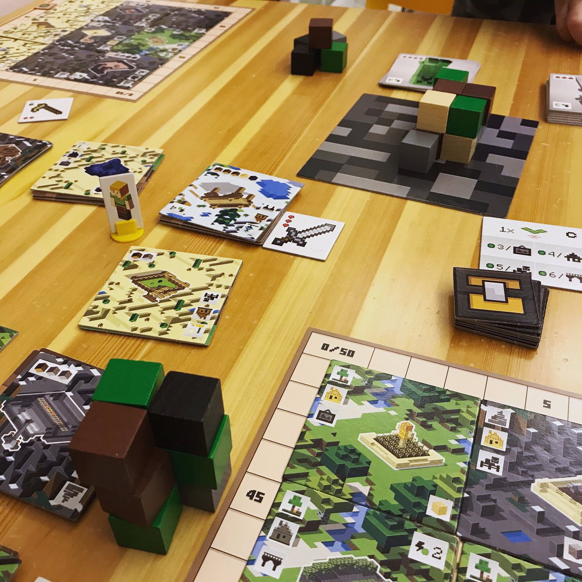 nicho's tweet image. Family board game night. It’s fun!
#boardgame #boardgames #minecraft #minecraftboardgame