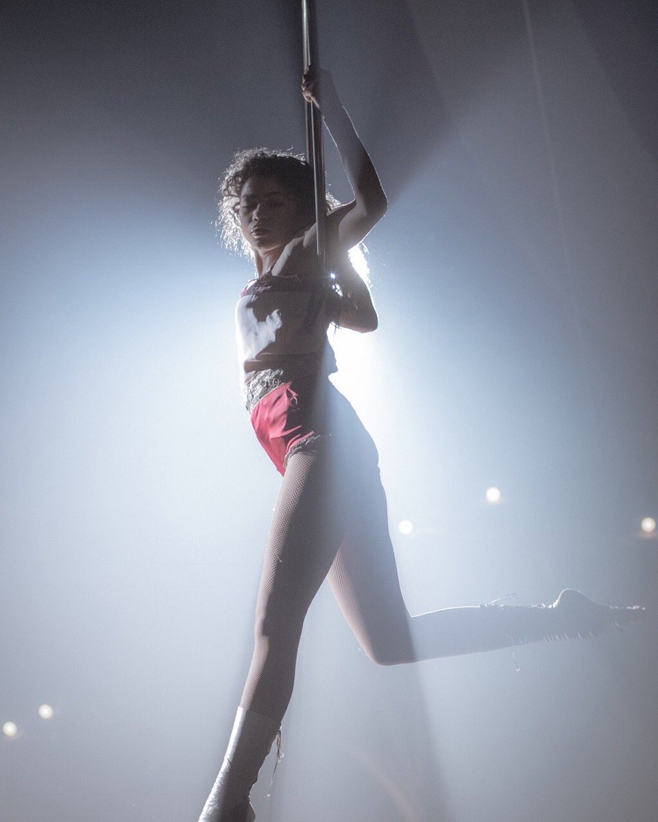 imtoislitw's tweet photo. Zendaya and Zac Efron’s performance of Rewrite the Stars in Greatest Showman still lives in my mind rent free. https://t.co/ketprx3EZ0