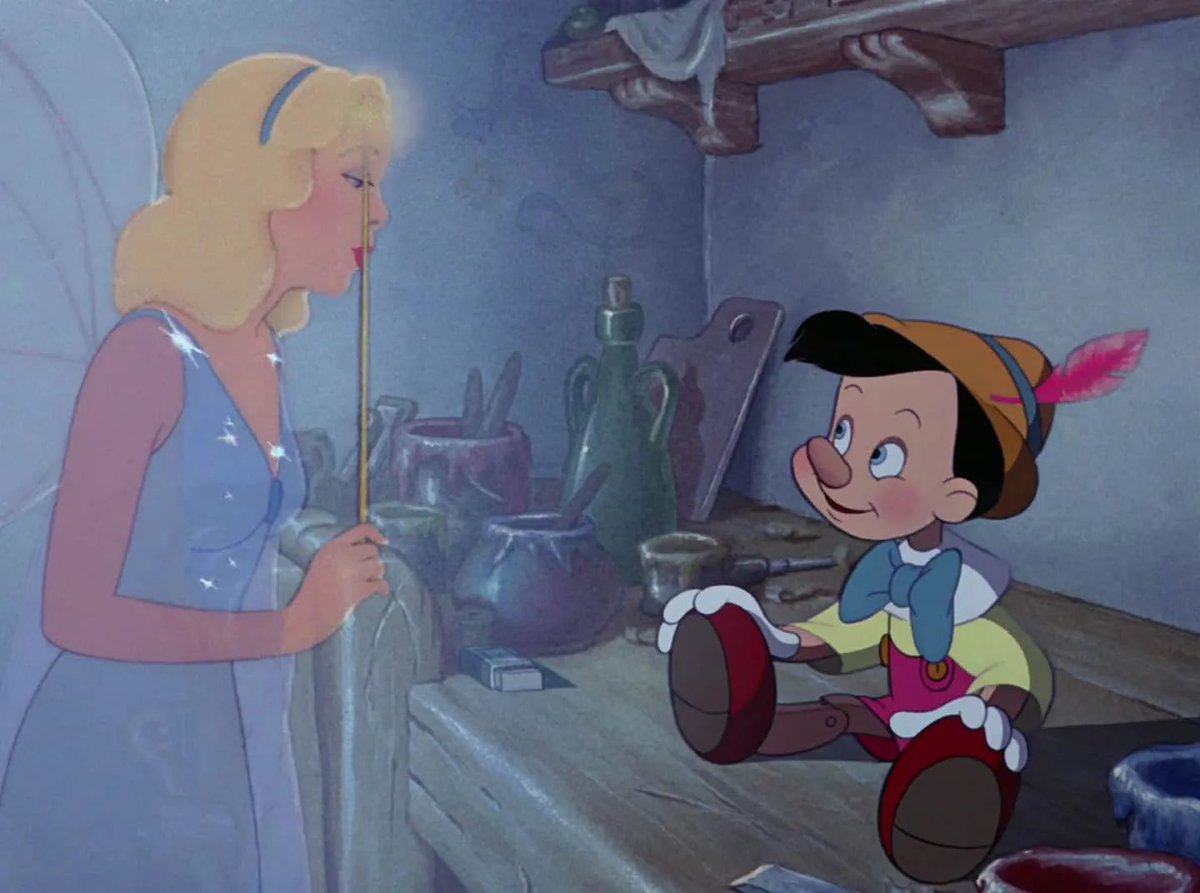 Je viens de revoir Pinocchio. J'en gardais le souvenir d'un film triste (le passage quand il se transforme en âne notamment). J'ai pleuré quasi tout le long du film qui enchaîne les situations cocasses et car l'animation est magnifique. 10/10