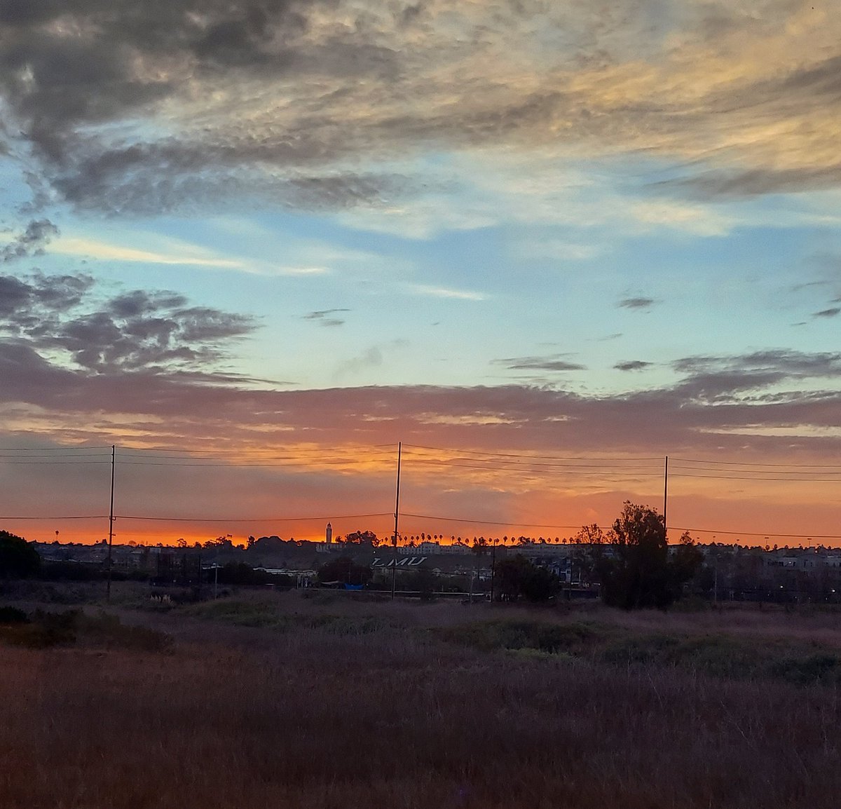 Scott1Writing's tweet photo. Up early every morning, 
#HappyAndGrateful for each beautiful sunrise. https://t.co/spRuY3CnJl