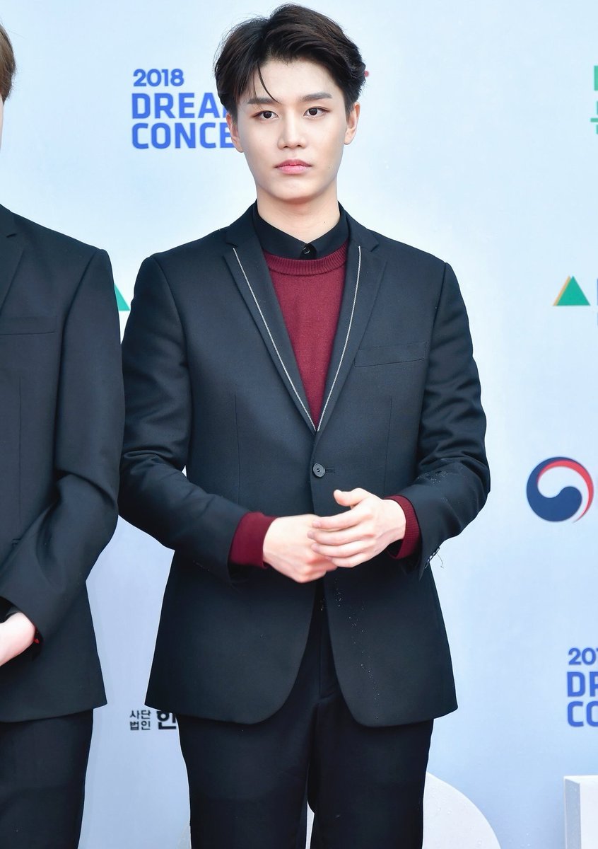 jhnnyshism's tweet photo. Moon Taeil being a real life prince 👑
              -- a needed thread https://t.co/UDuowNcO5A