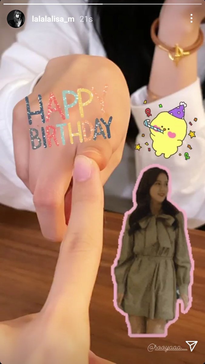 liiimarioxxx's tweet photo. LISA BEING THE FIRST TO GREET JISOO A HAPPY BIRTHDAY. LISOO 🥺

#WorldStarJISOODay
#우리의_월드스타_지수_데이
#올해의_시작은_지수와함께 https://t.co/O2Yz44oaJJ