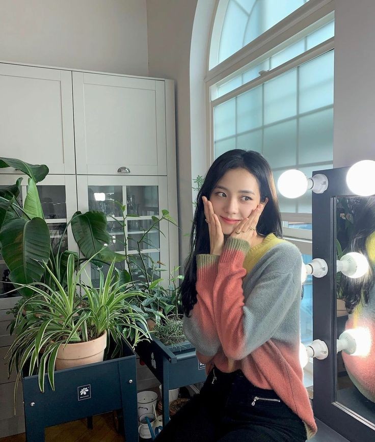 hyunsukluckyboi's tweet photo. To our Sooyaaa 🐰,

You treasure and cherish the Blinks as if they are your offsprings. You serve as our mother and because of that you gave us an overflowing kind of love and assurance whenever bad things will happen. Blinks loves you too uri Kim Ji Soo ❤
#WorldStarJISOODay https://t.co/TCssfz3ZZx
