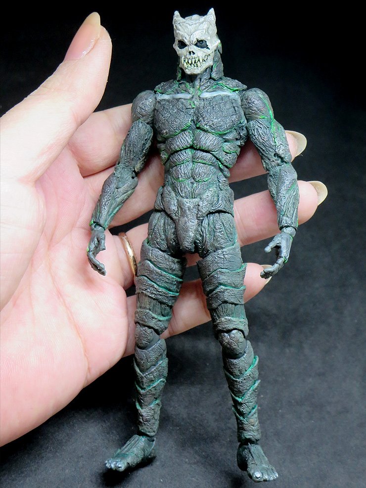 怪獣8号さん 発光可動フィギュア 塗装完了☆ ε- (´ー`*A)ﾌｲｰ 写真で