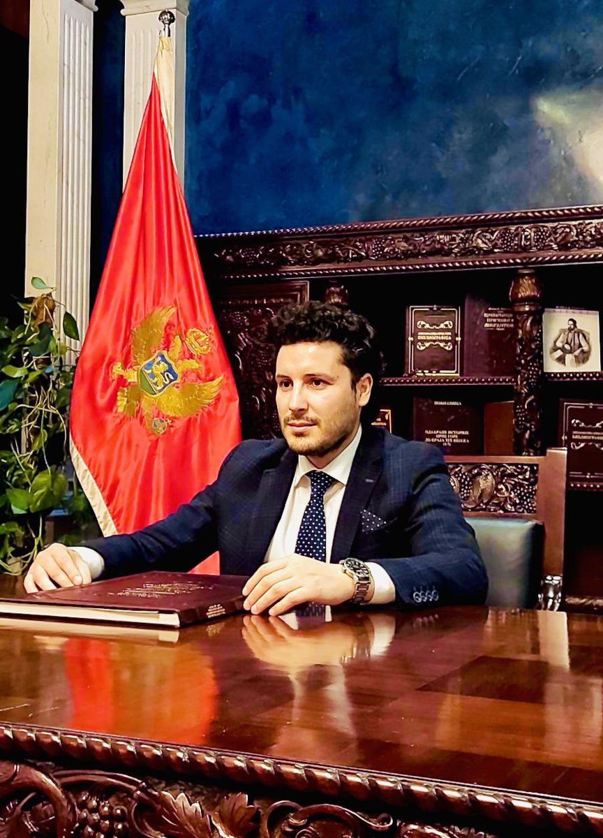 Vraćanjem zakona na ponovno glasanje, Djukanović dao sebi žuti karton. 
Ako prekrši Ustav smjenićemo ga!