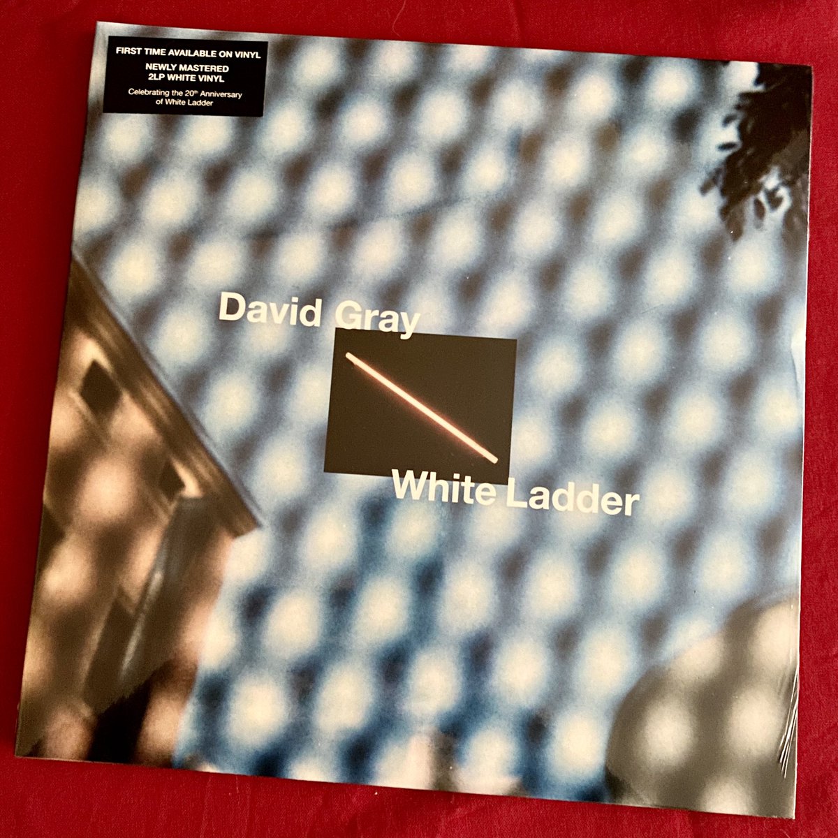 My flabber is gasted! Ordered from @waxandbeans at 2:55pm after seeing a tweet from @AndieD78; delivered to my door at 3:20pm! It’s not like they live next door or anything either. 

@DavidGray #WhiteLadder #VinylRecords #LoveRecordStores