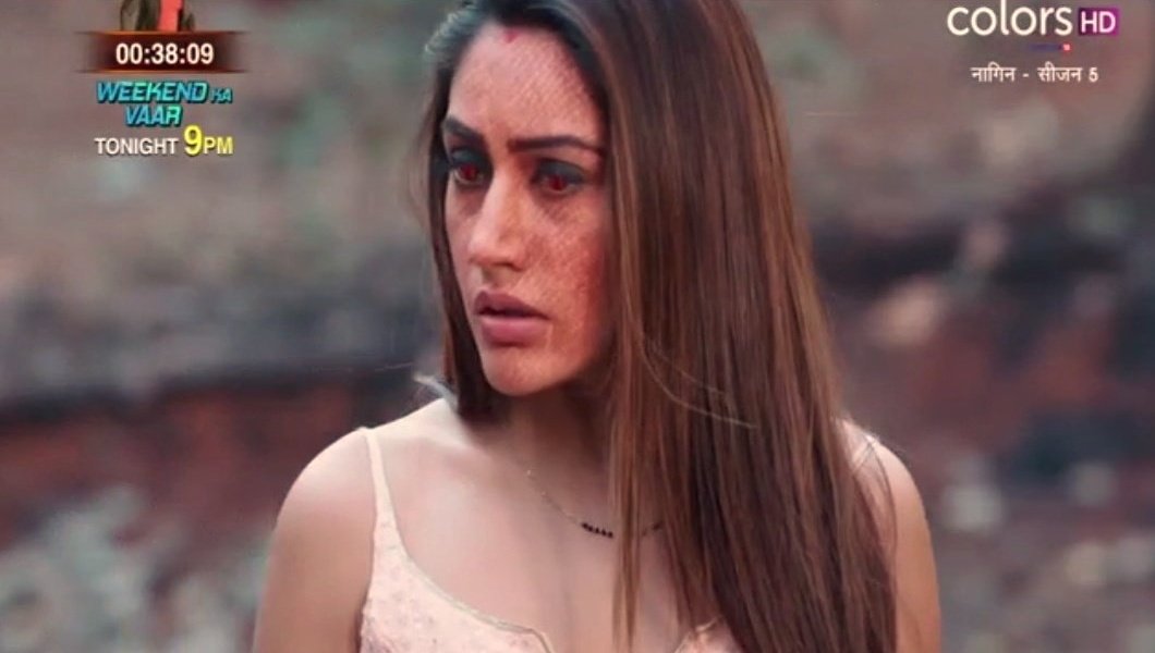 imshiva17's tweet photo. #SurbhiChandna single handily
ruled the show💥 makes a strong
  impact with her powerful
performance as #BaniSharma 

The ep completely belongs to her,
loved her work in #Naagin5 

BRILLIANT job @SurbhiChandna
  treat to see you on-screen❤
#SurbhiOnNaagin @TeamSChandna https://t.co/bk0S6kuT4P