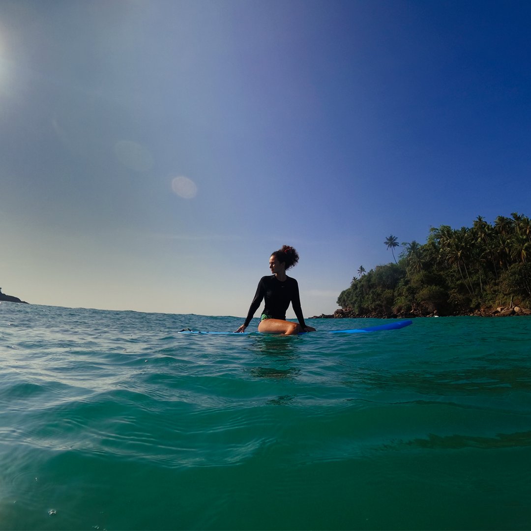 🤙💦 paddle, paddle, paddle! ...and then that priceless feeling... 🌊🐚🏄‍♀️💙
.......
#heyyou #feelingfree #hiriketiyabeach #srilanka #yasiyorkenyap #beyourownrolemodel <a href="/cebimdekihazine/">Cebimdeki Hazine</a> 💙🌎👫