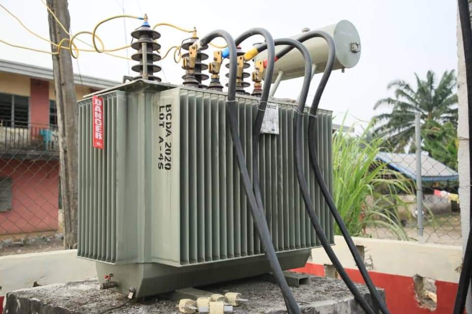 PROJECTS INTERVENTION: IGBUKU-OROGUNInstallation of 500KVA Transformer in Igbuku-Orogun in Ughelli North Local Government Area of Delta State. This all important electricity project is one of the constituency projects i facilitated in the 2020 Budget.