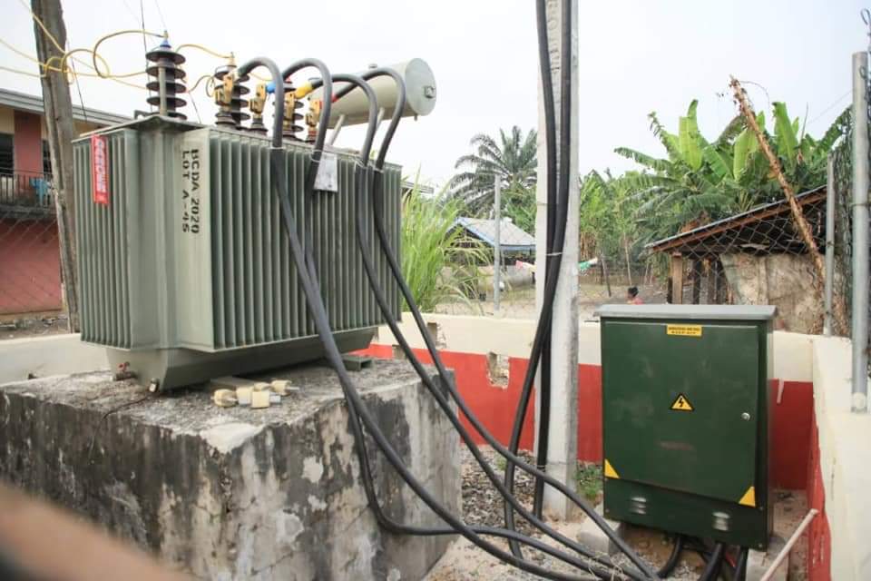 PROJECTS INTERVENTION: IGBUKU-OROGUNInstallation of 500KVA Transformer in Igbuku-Orogun in Ughelli North Local Government Area of Delta State. This all important electricity project is one of the constituency projects i facilitated in the 2020 Budget.