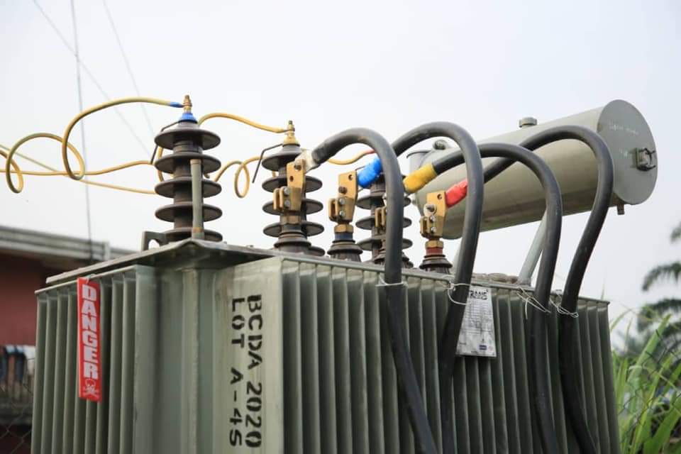 PROJECTS INTERVENTION: IGBUKU-OROGUNInstallation of 500KVA Transformer in Igbuku-Orogun in Ughelli North Local Government Area of Delta State. This all important electricity project is one of the constituency projects i facilitated in the 2020 Budget.