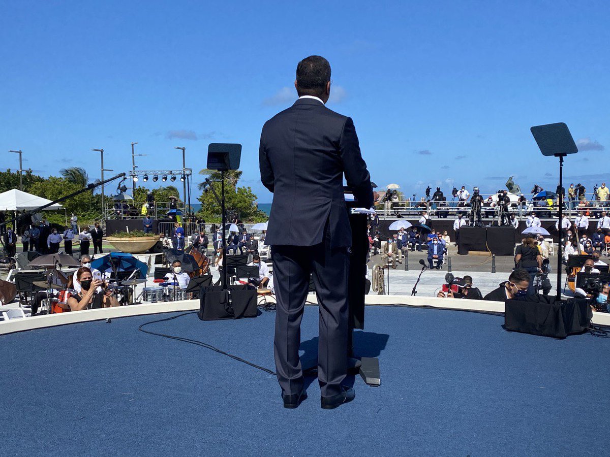 PierluisiCary's tweet photo. Agradecida de poder acompañarte en este momento, @GovPierluisi. #TodosPorPuertoRico #TomaDePosesión #GobernadorPierluisi https://t.co/3jIktSosCx