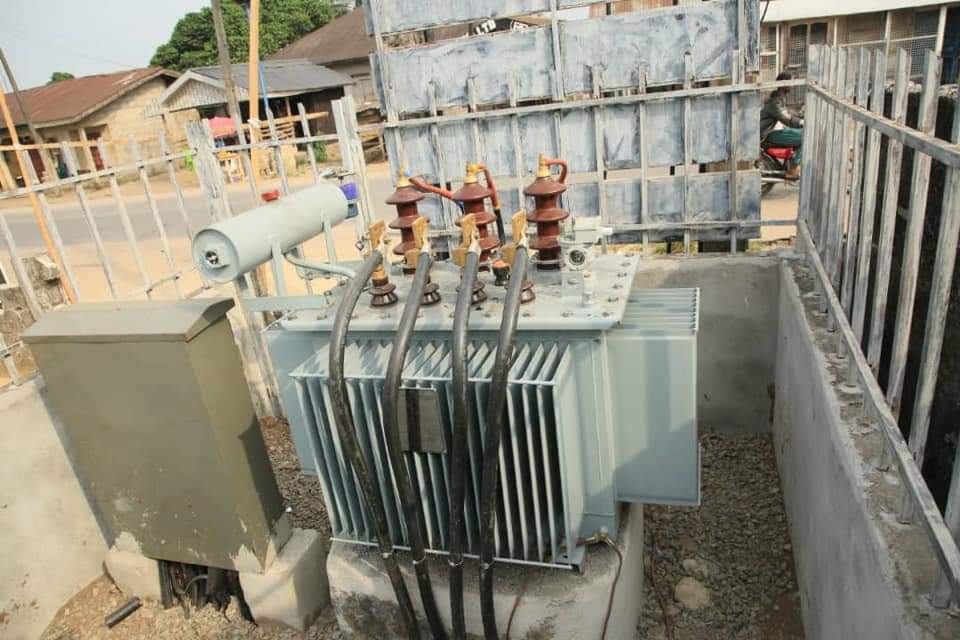 PROJECTS INTERVENTION: EKU (1)Installation of 500KVA Transformer in Eku in Ethiope East Local Government Area of Delta State. This all important electricity project is one of the constituency projects i facilitated in the 2020 Budget.
