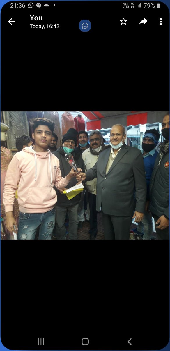 Chief_SRE_Zone's tweet photo. @ptshrikant 
@ChairmanUppcl 
@MdPvvnl 
सहारनपुर जोन के अन्तर्गत रायवाला मार्केट, सहारनपुर में सम्मानित उपभोक्ता बन्धुओ को कोविड-19 OTS योजना की जानकारी पुष्प देते हुए। https://t.co/LvX5Q2PY1Y