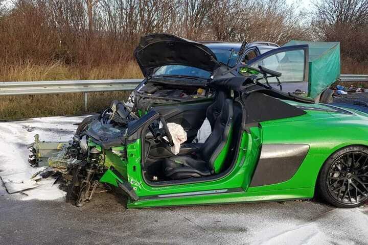 Wenn #Autos immer schneller fahren, werden #Autobahnen immer häufiger gesperrt. Wie hier nach dem Unfall eines Audi R8 am 20.12.2020. Mal wieder...

#Verkehrswende jetzt, #Tempolimit, #Erbschaftssteuer auch für die Reichsten der Reichen, #Vermögenssteuer