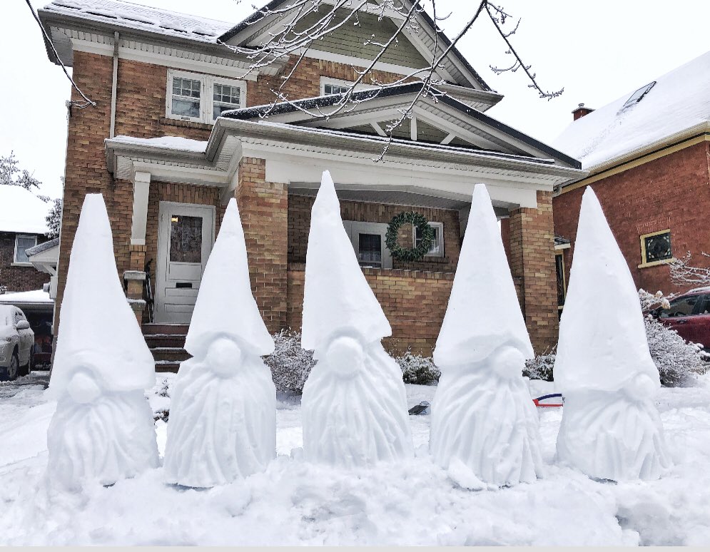 It’s a great day to make Gnomes! Shovel just the snow on top of the crusty snow and pound a little bit into the pail. Sinter time is now zero in KW. Still time to get outside and try one! If you are not in KW I wish you snow! #snowsculptingclub