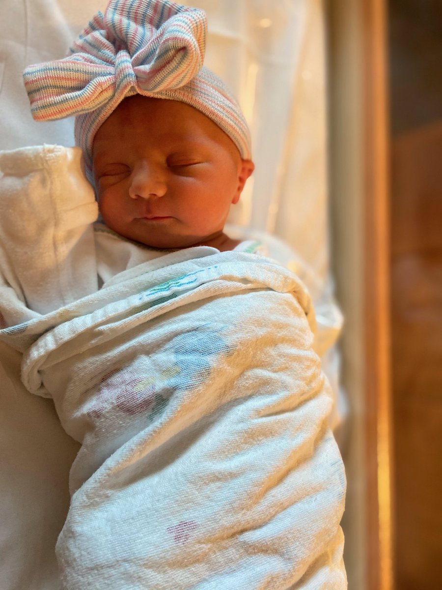 TCoyle17's tweet image. 12.31.20: my world changed forever when Peyton Olivia Coyle decided she wanted to join the party at 5AM. 

🥰🥰🥰

#BabyP #GirlDad