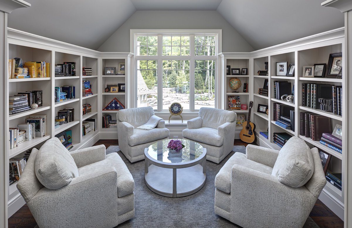 Are you reading or relaxing this weekend?

📌 Designed by Interiors by Craig & Company

#BookLover #HomeLibrary #CustomDesign #InteriorDesign #Bibliophile #MichiganHome #Relax #CustomHomeBuilder #BooksOfInsta #HomeDecor #CustomInterior #Interior #InteriorInspiration