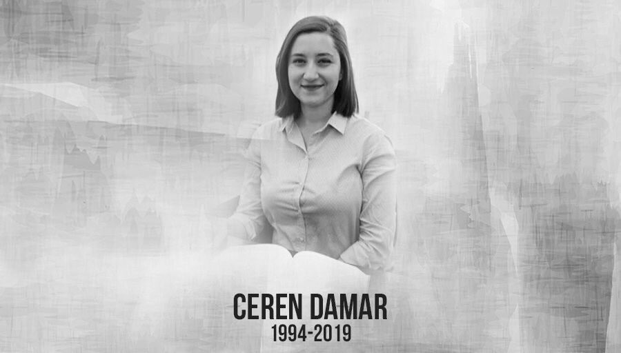 KayaciHukuk's tweet photo. Çankaya Üniversitesi Hukuk Fakültesi Araştırma Görevlisi Akademisyen Ceren Damar, 2 yıl önce bugün öğrencisi tarafından okulda öldürüldü.
Vefatının ikinci yıldönümünde Ceren Hocayı saygı ve rahmetle anıyoruz. #CerenDamar https://t.co/FCmwYL5QQA