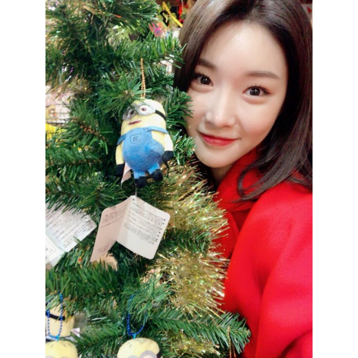 twt_FERYA's tweet photo. ##__ ، 𝓕 *erya › [ #𝔲.pd ★ te え ꗃ 📱 𝓅𝓁𝒶𝓎 - list 𓄹 02.01 ♫ 𓂅 @127ZONE_twt .ᐟ #RGLR_StreamParty #TeamRegular
Ya paso navidad:( pero antes de quitar el arbolito me tomé algunas fotos junto con mis regalos, quede enamorada por que me salió mi bias🥺 https://t.co/ivtxi0y5qo