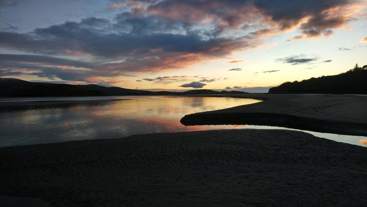 Lady__Lex's tweet photo. Nice sunset #waleslockdown #exercisefromhome https://t.co/k2fzN5b8hJ
