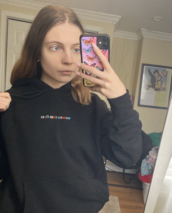Read the sweatshirt https://t.co/Y1q8TKtRjv