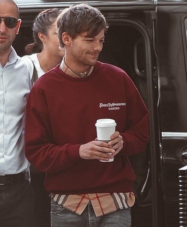 louis tomlinson in this iconic outfit: a thread