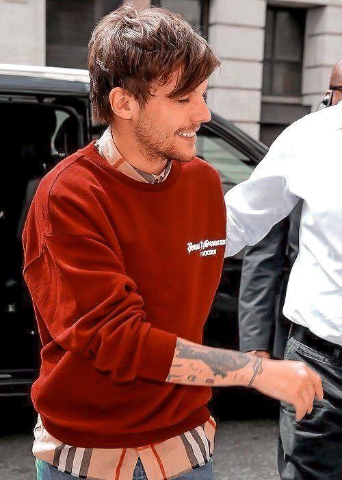 louis tomlinson in this iconic outfit: a thread