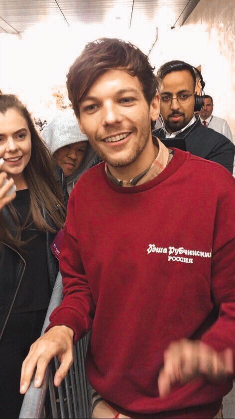 louis tomlinson in this iconic outfit: a thread