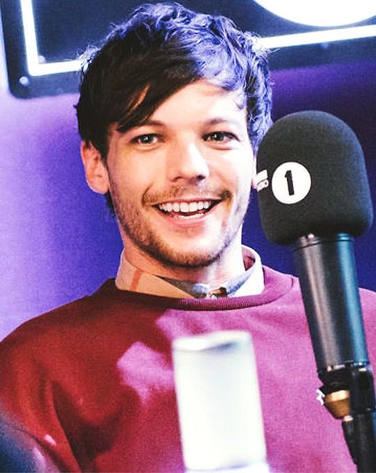 louis tomlinson in this iconic outfit: a thread