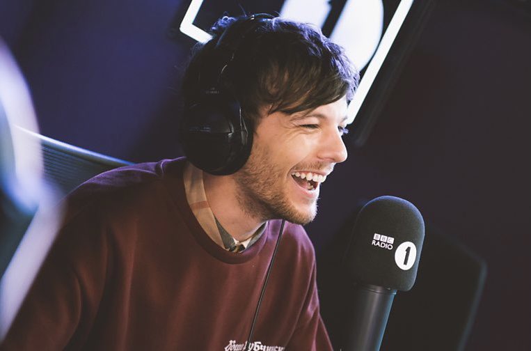 louis tomlinson in this iconic outfit: a thread