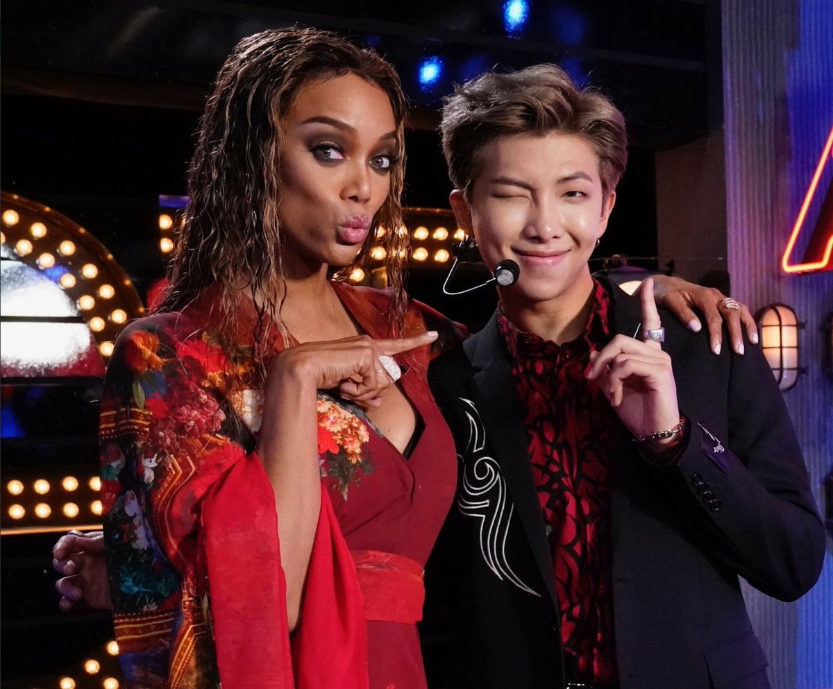 taesmug's tweet photo. The way BTS are so humble, well mannered &amp; respectful towards women! https://t.co/3zXRXpztEI