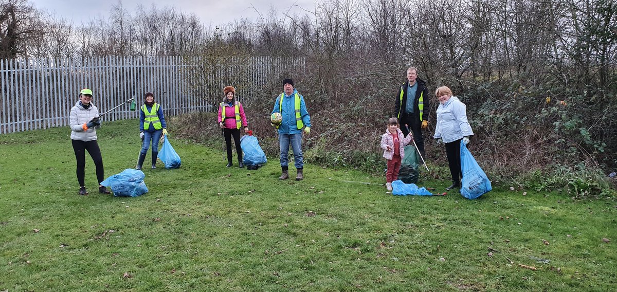 PosnettDavid's tweet photo. @friendsOfGUC did a sterling job in Northolt/Yeading today.  We straddled the borough borders to clean up part of the @TaylorWoodrowUK Grand Union Village and we had community involvement too. https://t.co/75zRvlMK6W