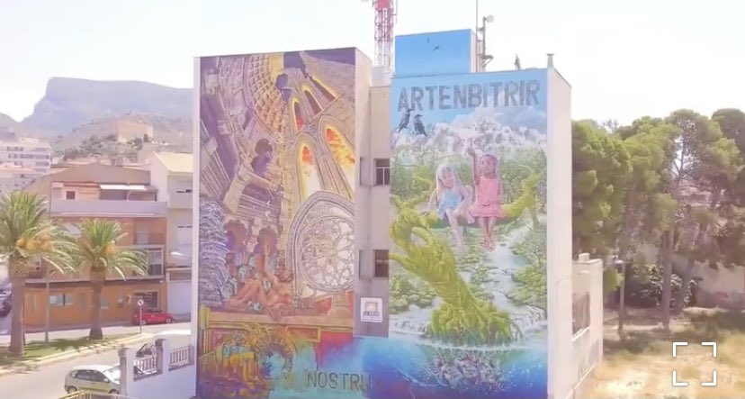 🎨Poesía con brocha🎨

No hay mejor forma de empezar el año que mostrándoos esta maravilla de vídeoarte, basado en el precioso mural que realizaron nuestros compañeros y amigos de Doble13.

instagram.com/tv/CJi70DvKxqg…

#petrerescultura #artenbitrir