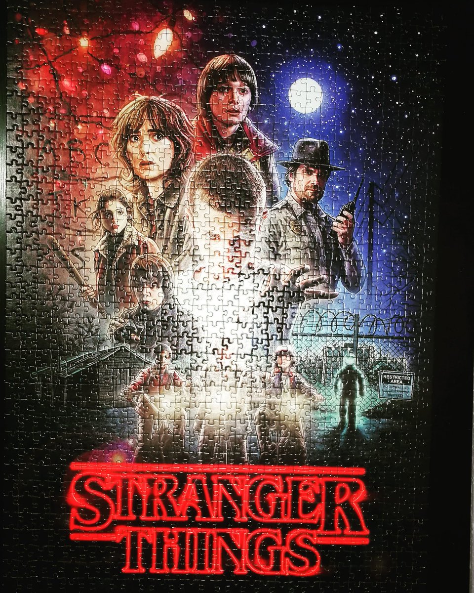 criscandybcn's tweet photo. Nuevo puzzle terminado!!!!! 1000 piezas. Temporada 1 stranger things

#puzzle #clementoni #strangerthings https://t.co/emj97Yaixm