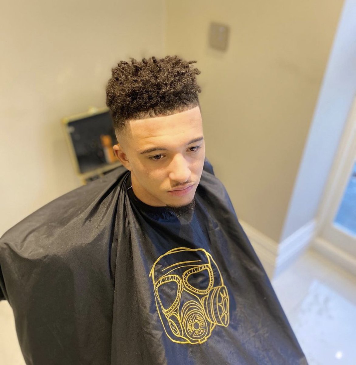 MouctarJalloh7's tweet photo. Ya un orphelins (sportif) qui cherche des parents adoptifs du côté du Borussia, allons le chercher et rendons le heureux avec nous, offrons le un abris, une famille, une raison de vivre !
#SignSancho #SANCHO #MUFC #MUFC_FAMILY https://t.co/MmENFfGLBE