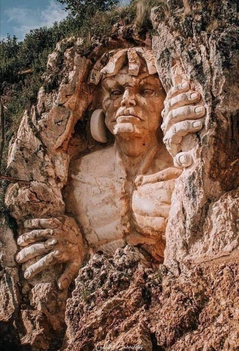 MÖ.1760
Hammurabi Yasası: `Eğer bir erkek ırza tecavüz eder veya öldürürse ölüm cezası alır ya da hadım edilir.`

MÖ.2000
Hitit Y: ' Eğer bir adam bir kadına(tecavüz ederse) suç adamındır ve o ölsün.'

#EmineyeKimTecavüzetti