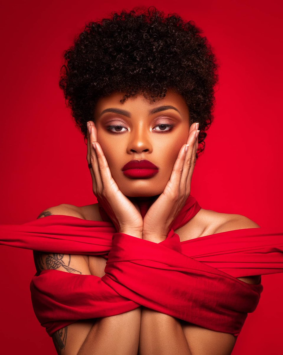 CJimages08's tweet photo. WRAPPED๐
.
Makeup Brands: @mdmflow
.
.
#cjimages #photography #godox #cosmetics #portraitphotography #makeup #beautyretouching #naturalhair #beautyportrait #photooftheday #mdmflow #glogirlcosmetics https://t.co/yMbYjmStLx
