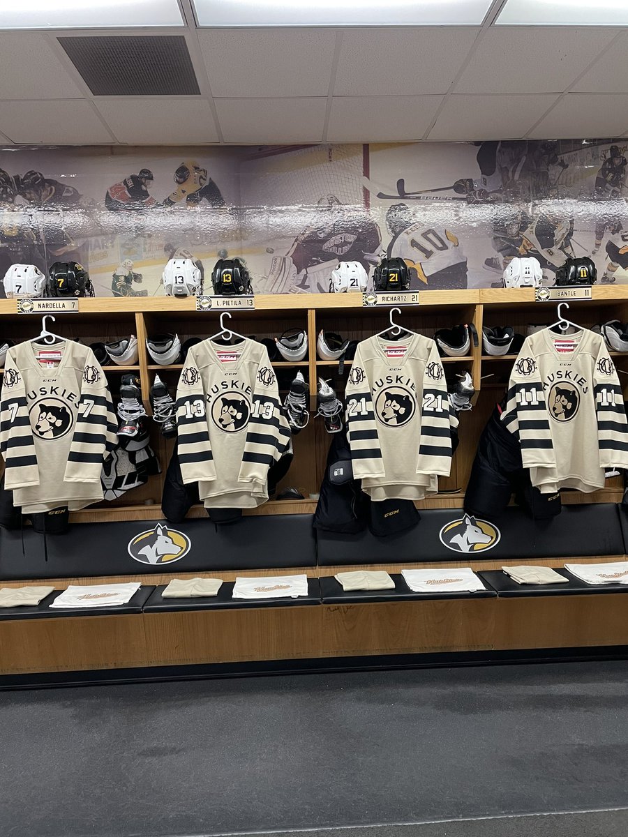 MTUEquip's tweet photo. First game of 2021 and we’re pulling out the 100 year jerseys #mtuhky @Buccigross @TeamECH https://t.co/urDfJgoAnW