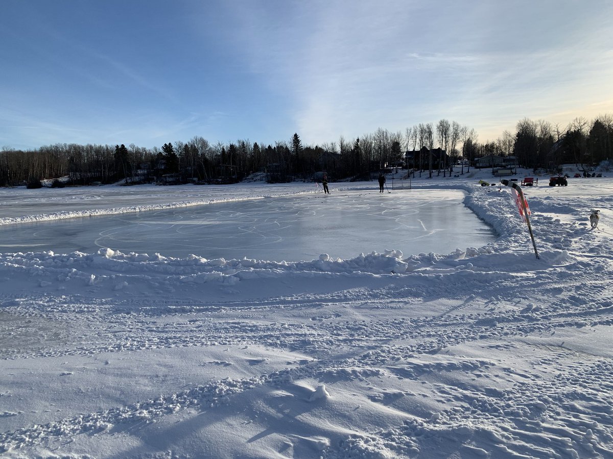 Rink of dreams? We think so. #lakelife 🇨🇦