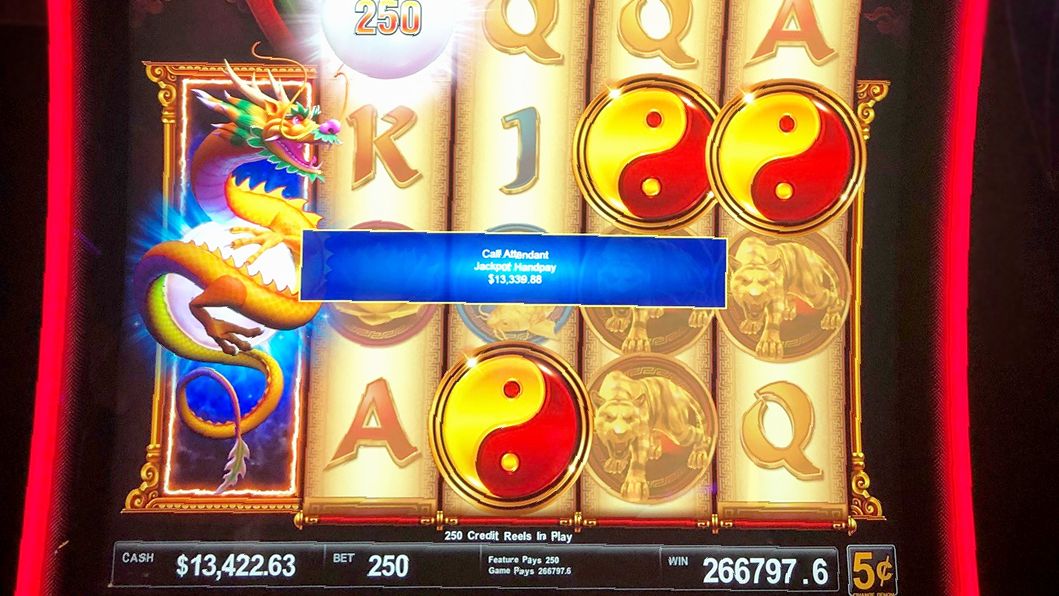 Harrahs_AkChin's tweet photo. Congratulations to this mystery guest on hitting a 🔥 hot $13,339.88 jackpot on Jinse Doa! 🐉
#PlayForAllAKC #Winning #Saturday #JinseDoa #SuperSaturday #Dragon #FireHot #SlotMachine #Win https://t.co/54x81OtdaY