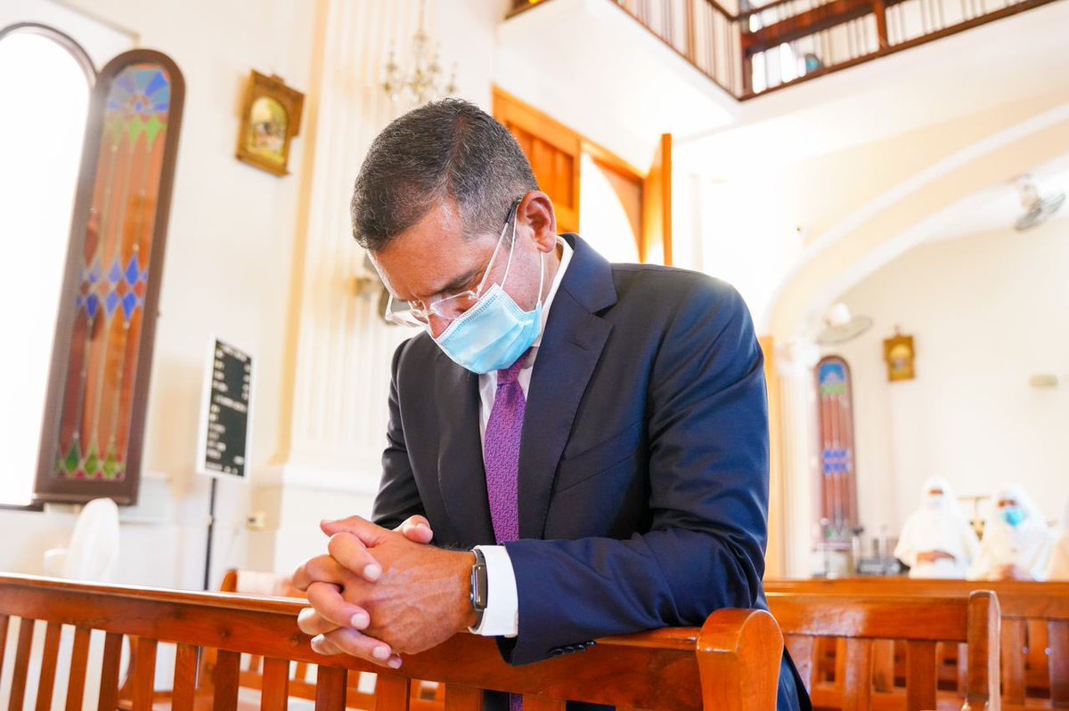 GovPierluisi's tweet photo. Siempre he sido un hombre de fe. Confío en que Dios me llene de salud y sabiduría para así poder cumplir con el mandato del pueblo. #TodosPorPuertoRico #TomaDePosesión #GobernadorPierluisi https://t.co/CtmUE6HbGf