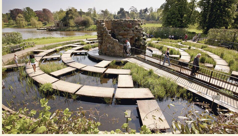  #CalisGrandTour  #teambengal  @ElizGriff2016 We haz arrived at Hever. It woz home to Anne Boleyn, who was King Henry VIII’s second wife. We iz heading strate furr de maze......bring yor towels...