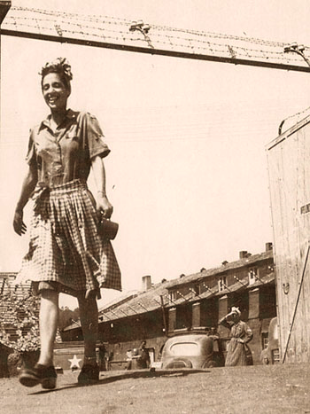 Vers 18 heures : autre visite : des tchèques : une femme, une infirmière et un homme. On nous explique qu’on veut nous emmener à l’hôpital de Pilsen où nous serons soignées comme il faut.