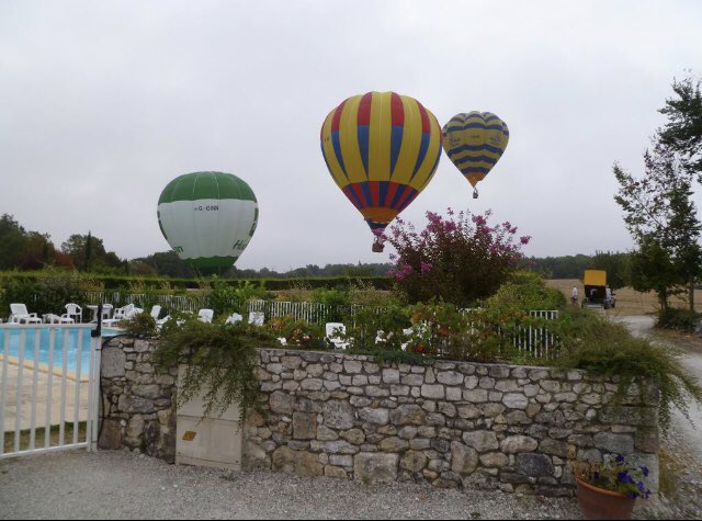Wun last bit ov culture.....Becket’s shrine......orf to ar balloons now. Dey ar reddy...... #CalisGrandTour